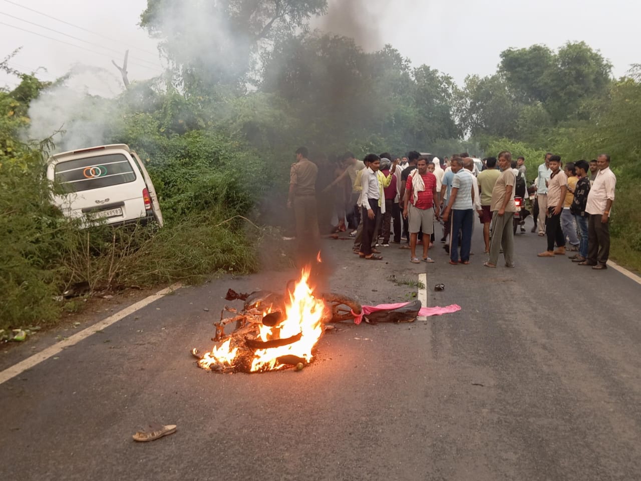 Bike and eco car collide in Agra biker dies and another injured