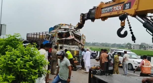 Kanpur Accident Another truck hit a parked truck from behind conductor died and driver trapped