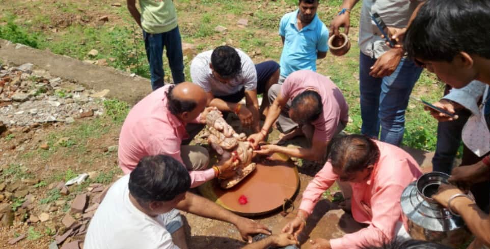 Ganesh Chaturthi Special 2025 Ganesha idol found during excavation in Patharia assembly constituency of Damoh