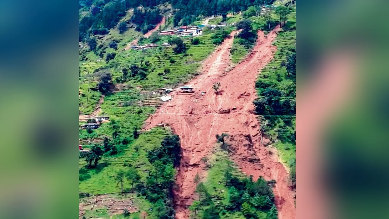 Anni Landslide: Suddenly the ground slipped, two women died while saving each other