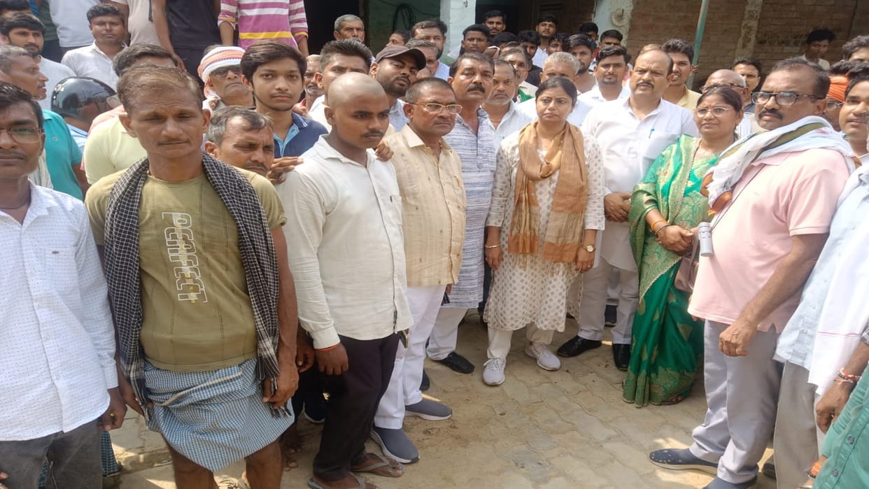 MLA Pallavi Patel reached the victim's house on a bike by dodging the police of two districts, causing a stir