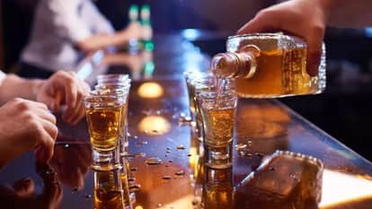 Dindori News: Legal liquor shops in the district are charging more than MRP