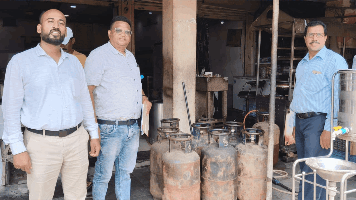 Raigarh Food Dept Raids Restaurants, Seizes 22 Domestic Gas Cylinders