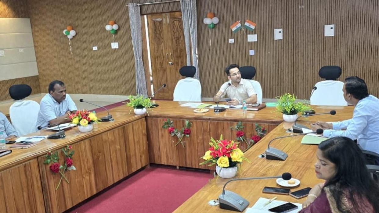 Jhansi: Water Corporation officers did not attend the review meeting, notice issued and answer sought