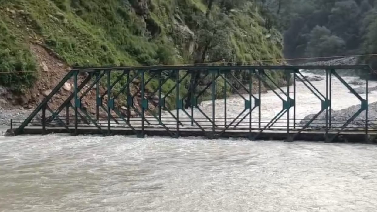 Yamunotri Highway Road closed due to heavy rain motor bridge in danger hotal filled water Uttarkashi Barkot