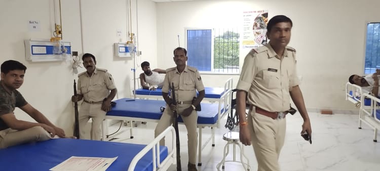 Bihar Police: सीवान में कुख्यात अपराधी के साथ पुलिस की मुठभेड़, पैर में लगी गोली; फायरिंग कर भाग रहा था