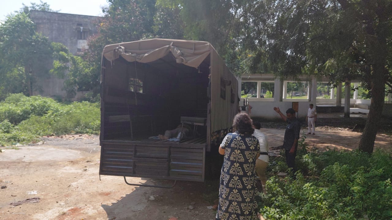 परिजनों ने पुलिस से न्याय की गुहार लगाई।