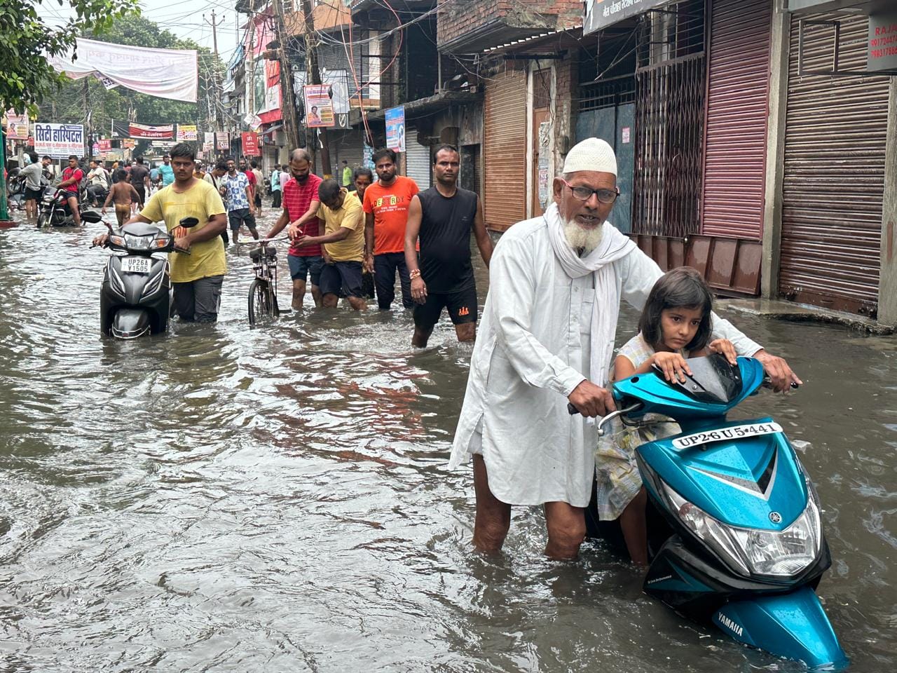 Flood like situation in pilibhit due to 55 mm rain holiday in schools up to class VIII on Monday