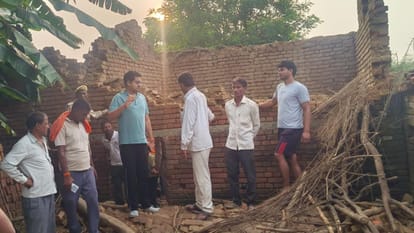 Jhansi: A kutcha house collapsed, three people including a couple were injured after being buried under it