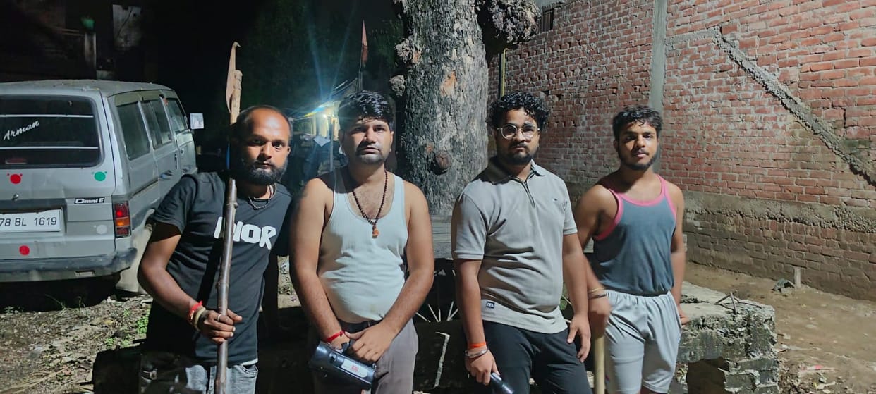 Kanpur After thefts villagers took security responsibility guarding with sticks keeping eye on every suspect