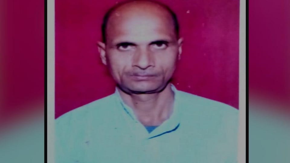 UP: Troubled by debt, farmer commits suicide in Baghpat, dead body found hanging on tree