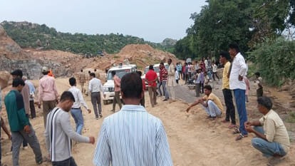 Mahoba: Explosive material placed for mining on the mountain exploded, two workers died