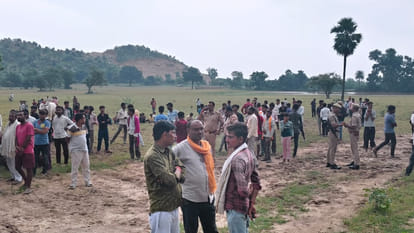 Mahoba: Explosive material placed for mining on the mountain exploded, two workers died