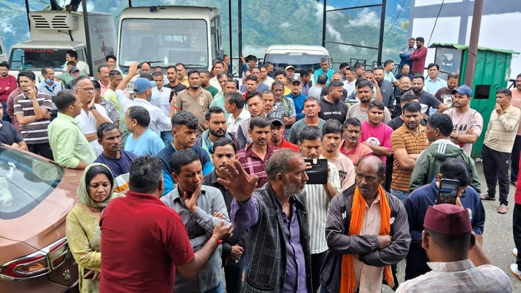 Uttarakhand News Woman Dies During Delivery At Gopeshwar District Hospital Parents Uproar – Amar Ujala Hindi News Live Uttarakhand News Woman Dies During Delivery At Gopeshwar District Hospital Parents Uproar – Amar Ujala Hindi News Live