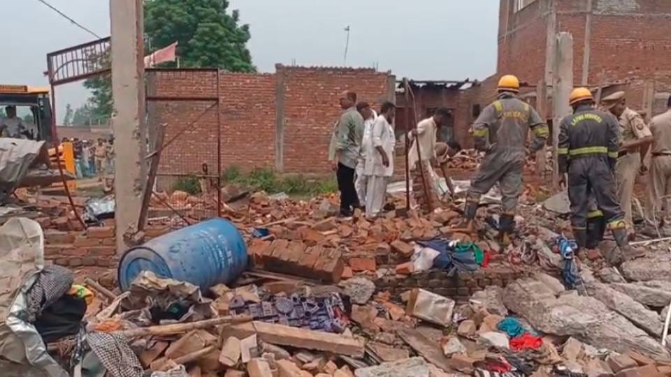 Massive explosion in firecracker factory in Lucknow couple died six people injured CM Yogi took cognizance