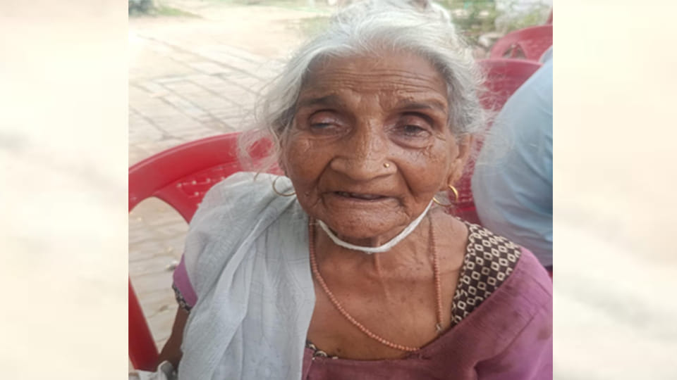 Auraiya: When old woman asked for bread, her daughter-in-law and granddaughters held her hostage and beat her
