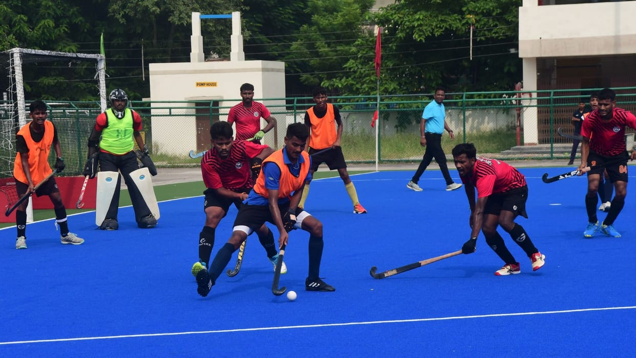 Sport News Hockey Ayodhya players could not overcome dribbling of Kashi Sujit