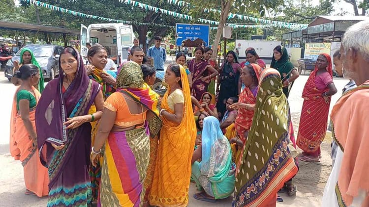 Bihar News: लखीसराय में भीषण सड़क हादसा, तीन लोग गंभीर रूप से घायल