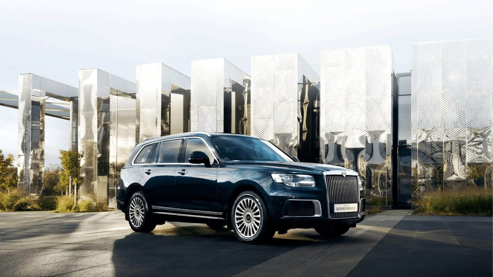 Pm Modi Travels in Vladimir Putin's Aurus Senat Luxury Armoured Limousine Know Details