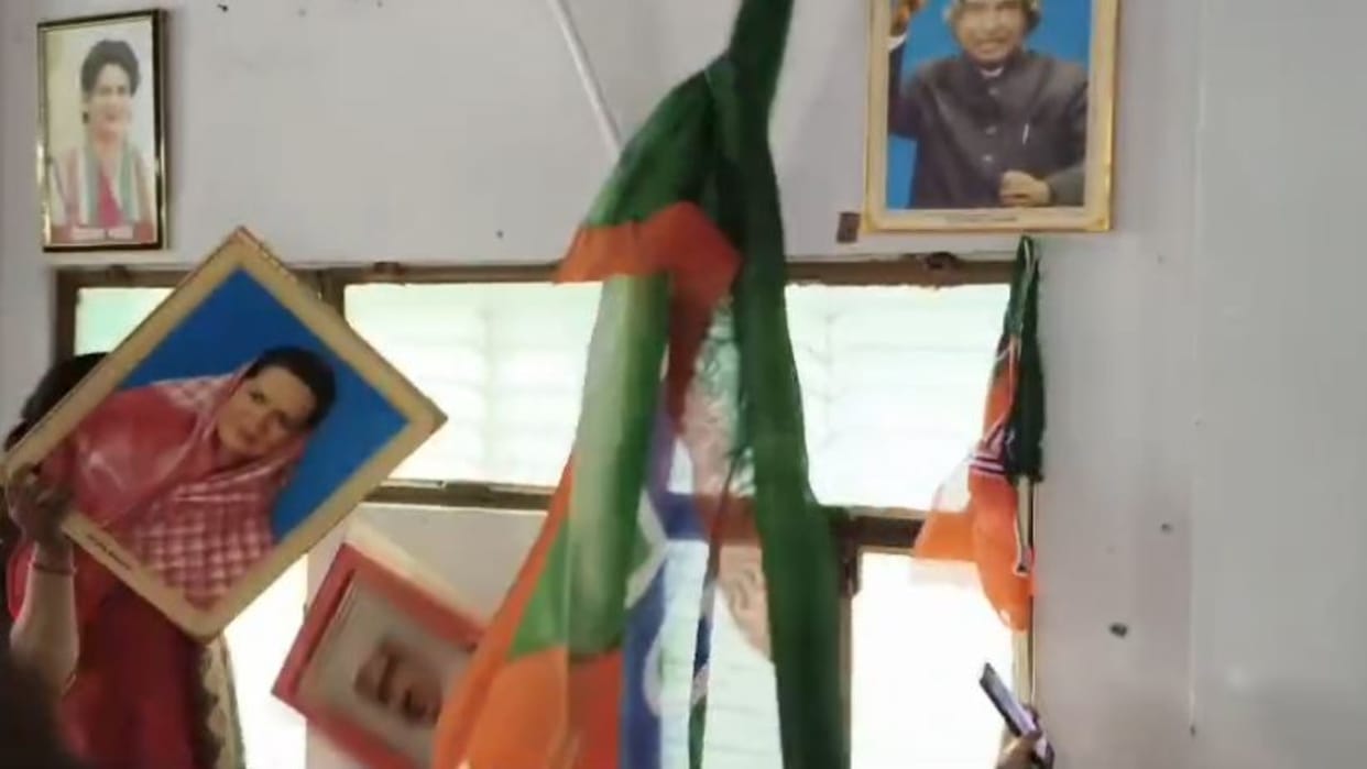 BJP women workers vandalized the Congress office in Lakhimpur Kheri