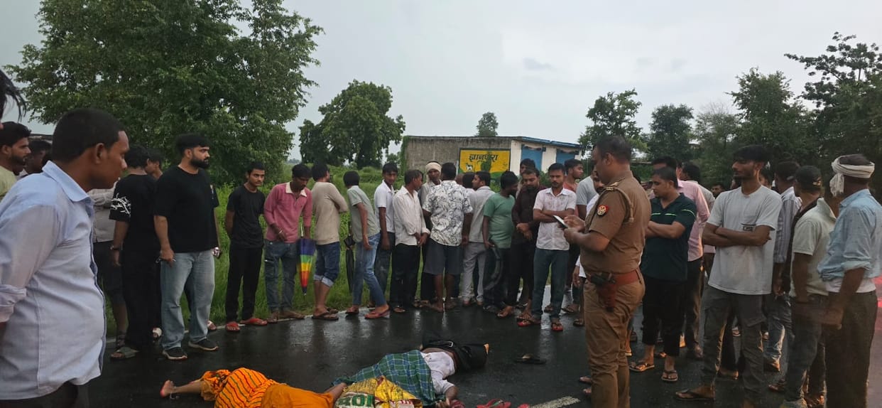 Balrampur: Aunt and nephew died after being hit by a truck, both were riding a bike; truck was seized