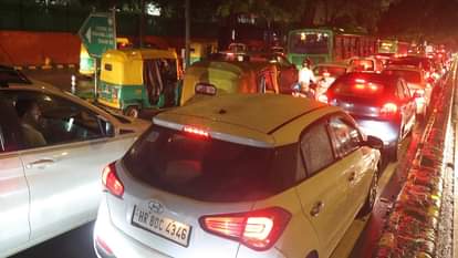 बारिश के कारण लगा जाम