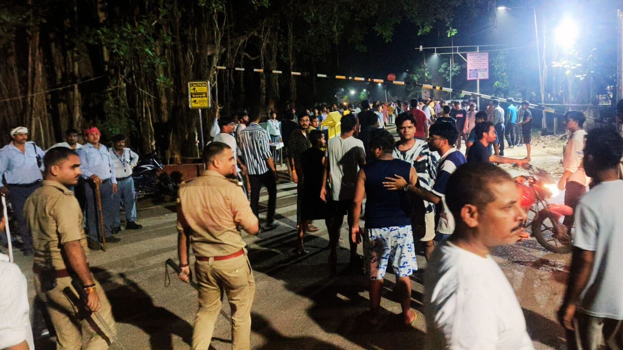 BHU Chaos over cutting cake in campus uproar for five hours at midnight stone pelting among 400 students