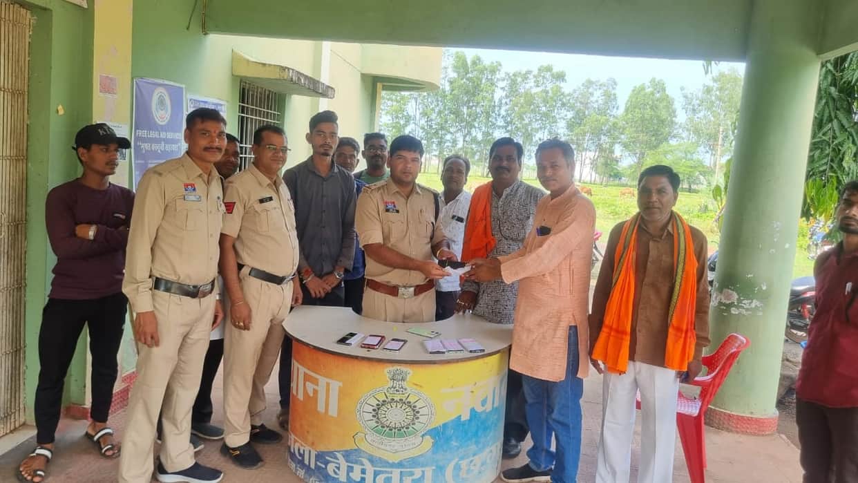 Lost phones returned to people in Bemetara