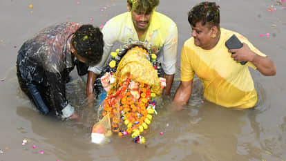 Kanpur: idols were immersed at the main ghats of the city