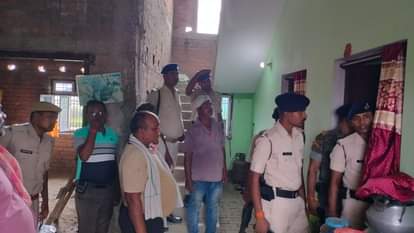 घटनास्थल पर पहुंची पुलिस