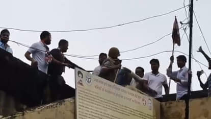 Etawah: Nine Congressmen arrested for pelting stones on BJP workers sent to jail, two policemen suspended