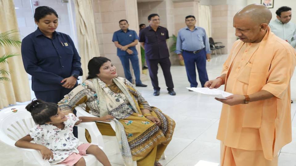 UP: In Janta Darshan, Mayra asked CM to get her admitted, by evening she got admission in school; family had c