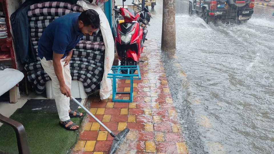 Two teenagers drowned in a pond in Moradabad, city submerged due to torrential rain