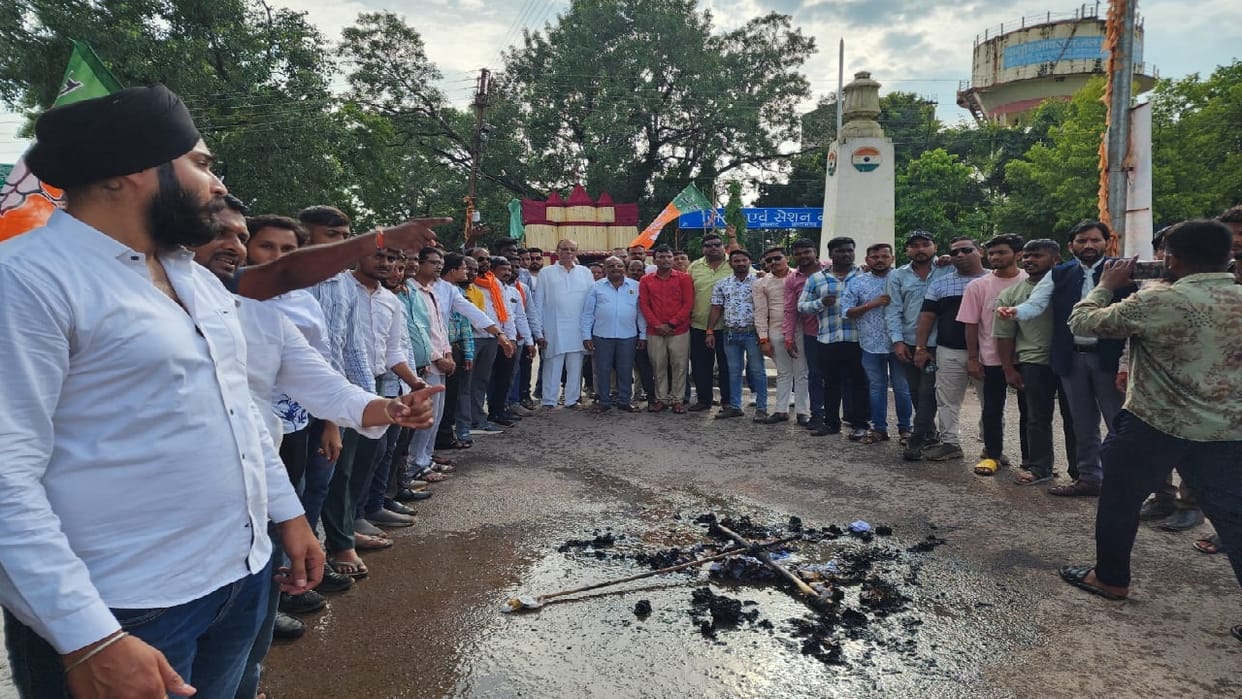 BJYM Morcha got angry due to indecent comment made against PM
