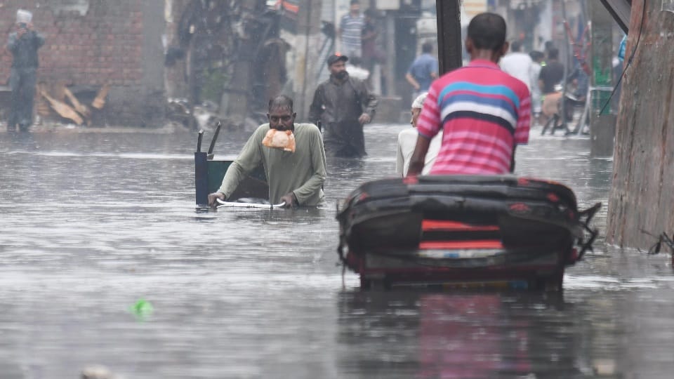 Heavy rain in Ludhiana Budha river overflows Damoria bridge orders to close dyeing industry