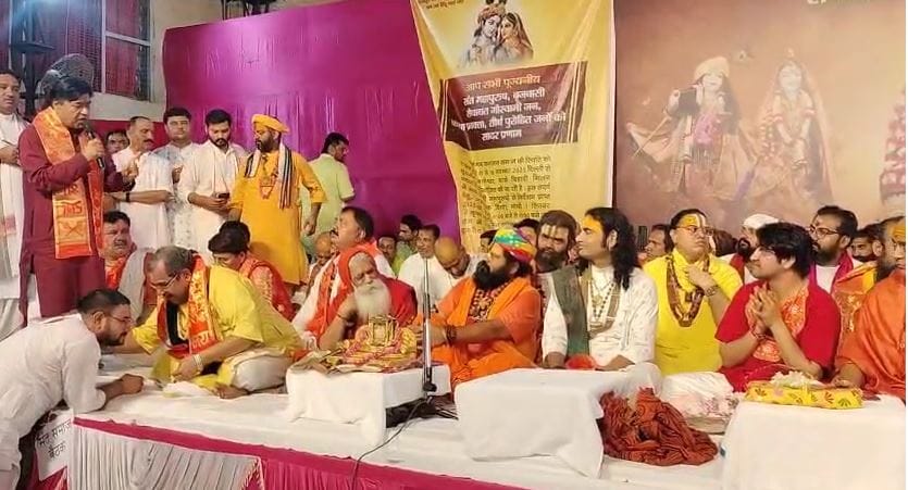170km Sanatan Hindu Unity padayatra from Delhi to Vrindavan under leadership of Dhirendra Shastri