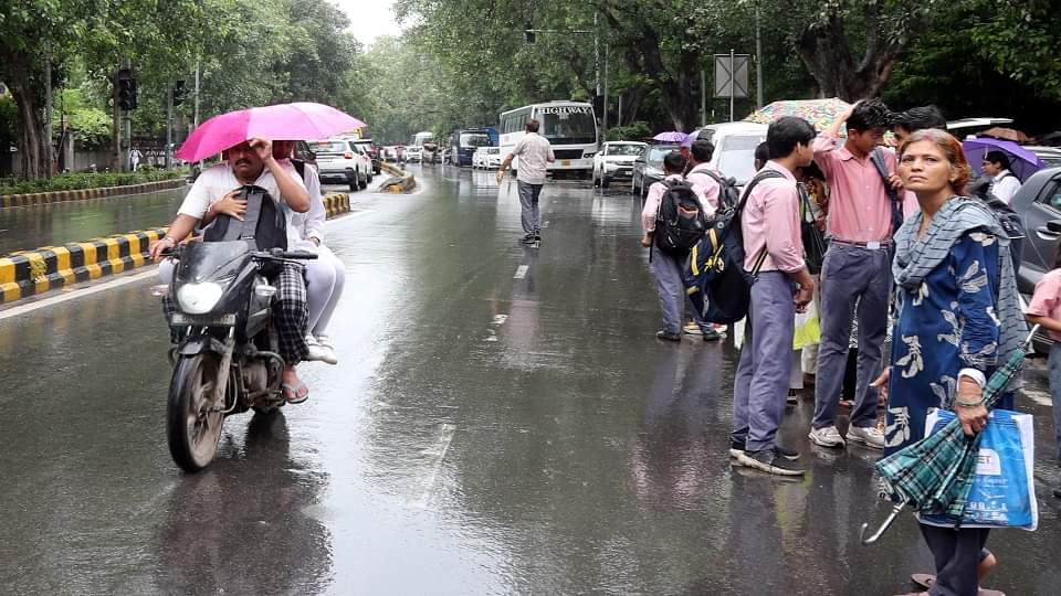 Heavy rains in Delhi-NCR waterlogging causes huge traffic jams