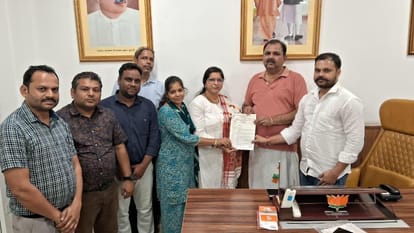 Jhansi: TSCT met public representatives, demanded to provide cashless medical facility