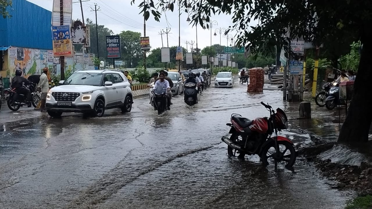 Bareilly Weather Update 125 mm Rain on First Day of September Orange Alert Issued Schools Closed Till Tuesday