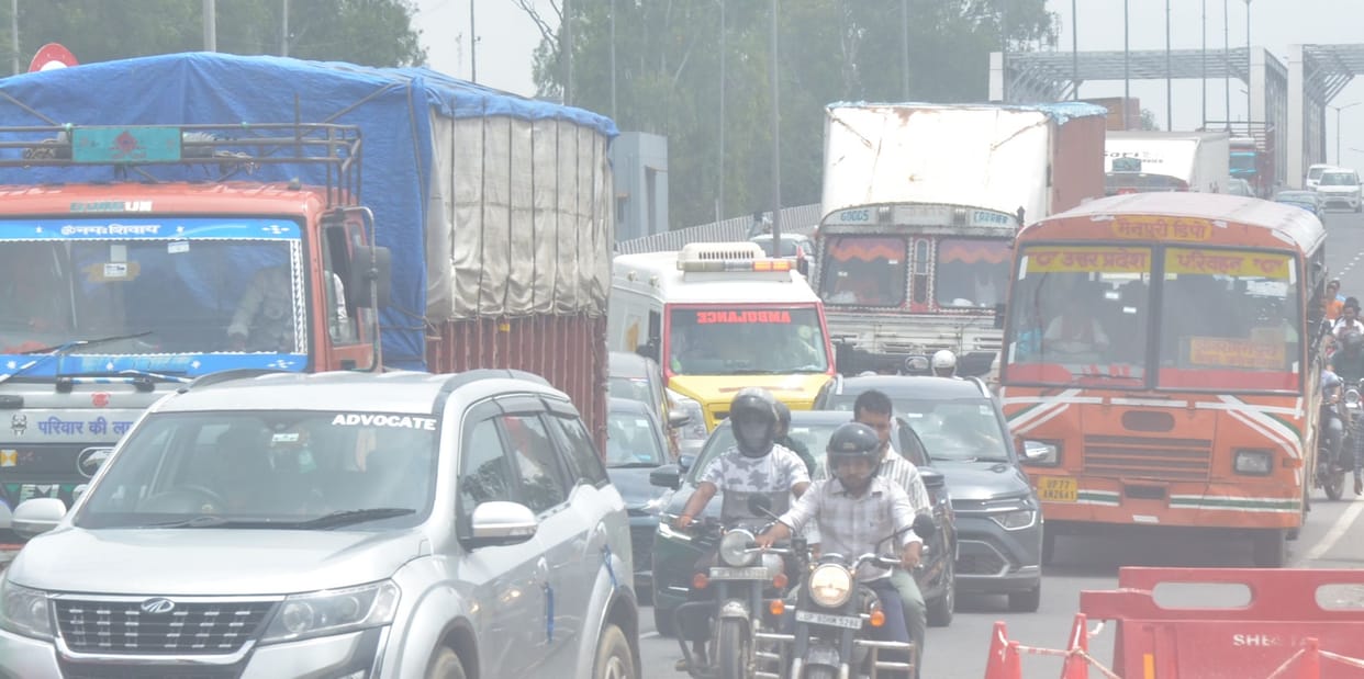 Agra Delhi Highway Turns Deadly: Illegal Bus Stops Cause Traffic Jams and Fatal Accidents