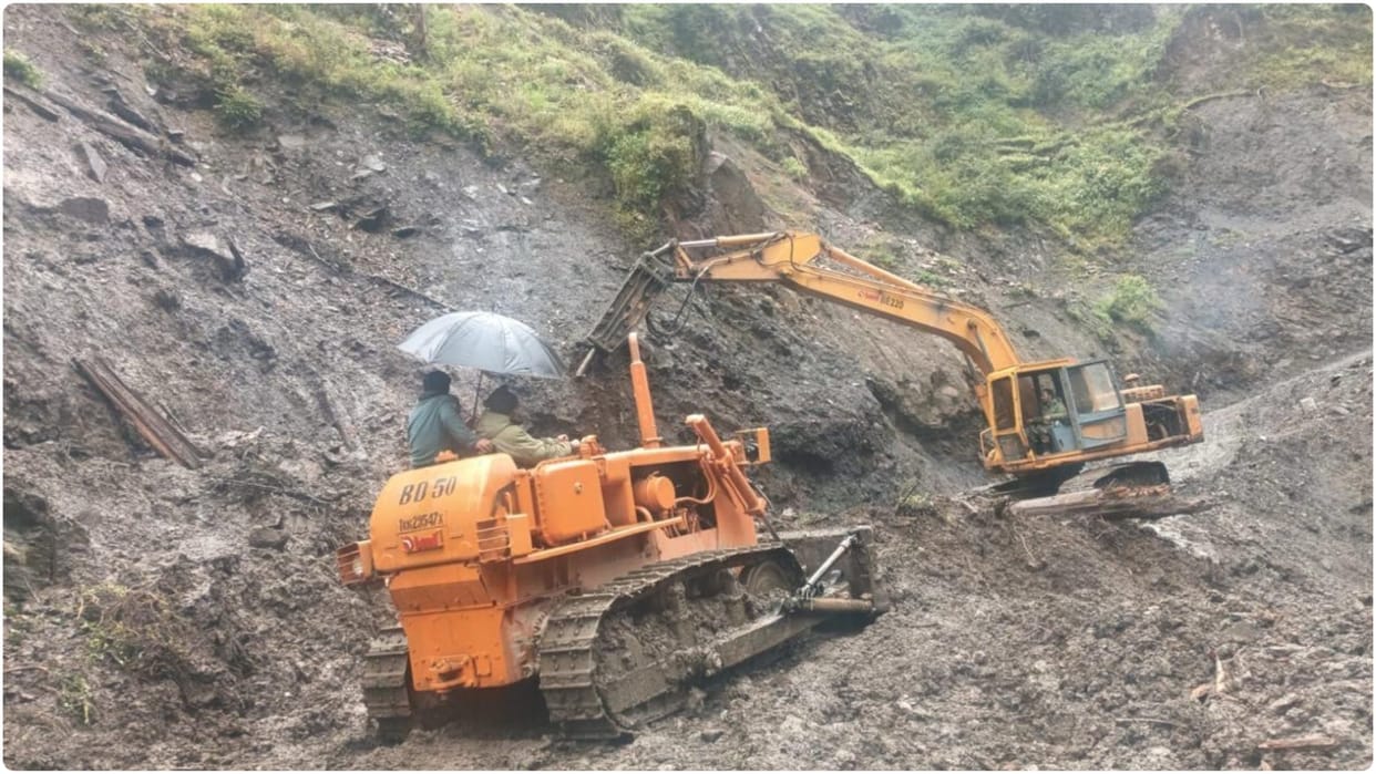 Arunachal Pradesh: Landslide in high altitude areas at midnight, BRO conducted operation to rescue people