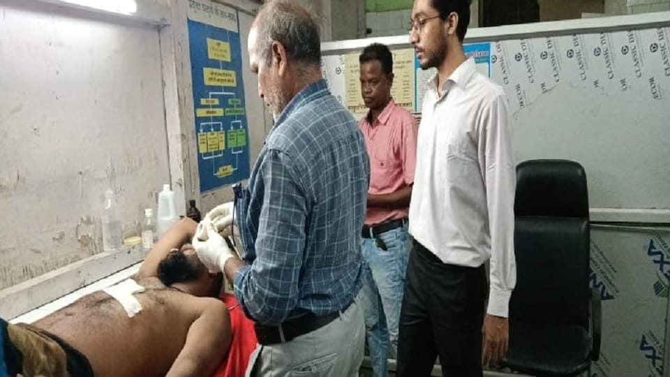 अस्पताल में भर्ती युवक