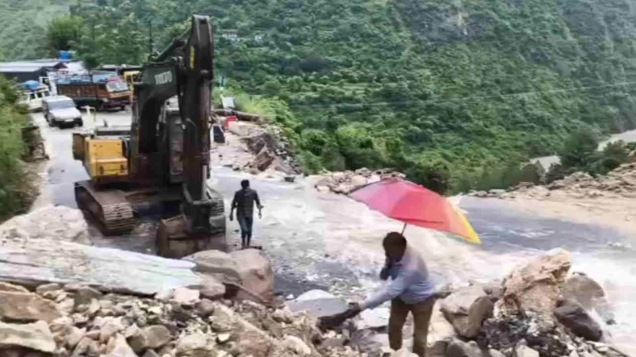 Uttarakhand Weather National Highway and many roads are blocked Uttarkashi Chamoli Syana Chatti update