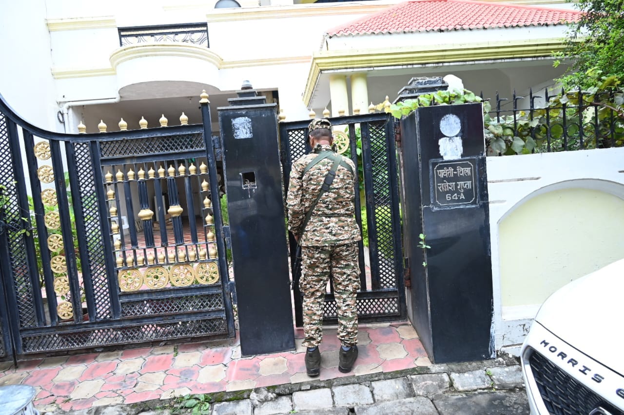 MP News: Income Tax Department takes major action in Bhopal, raids conducted at several places in the early ho