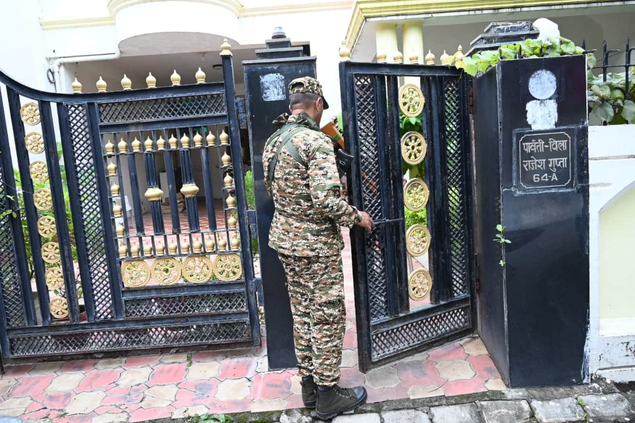 MP News: Big action by Income Tax Department in Bhopal, Indore and Mumbai, raids on drug suppliers' hideouts