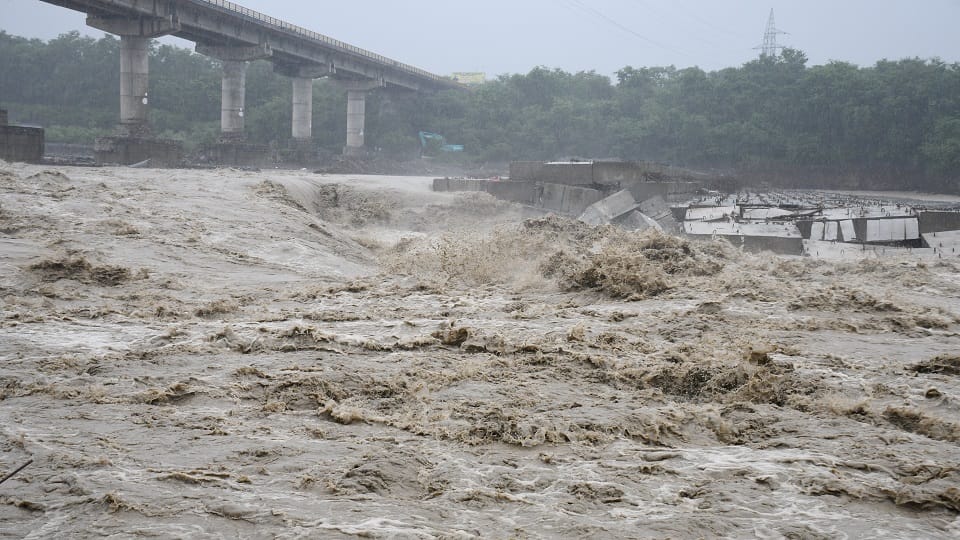 Raksiya Nala haldwani overflowed due to heavy rain