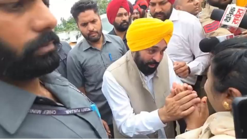 Tears rolled down eyes of CM Bhagwant Mann as he met flood victims at Husseiniwala border see video