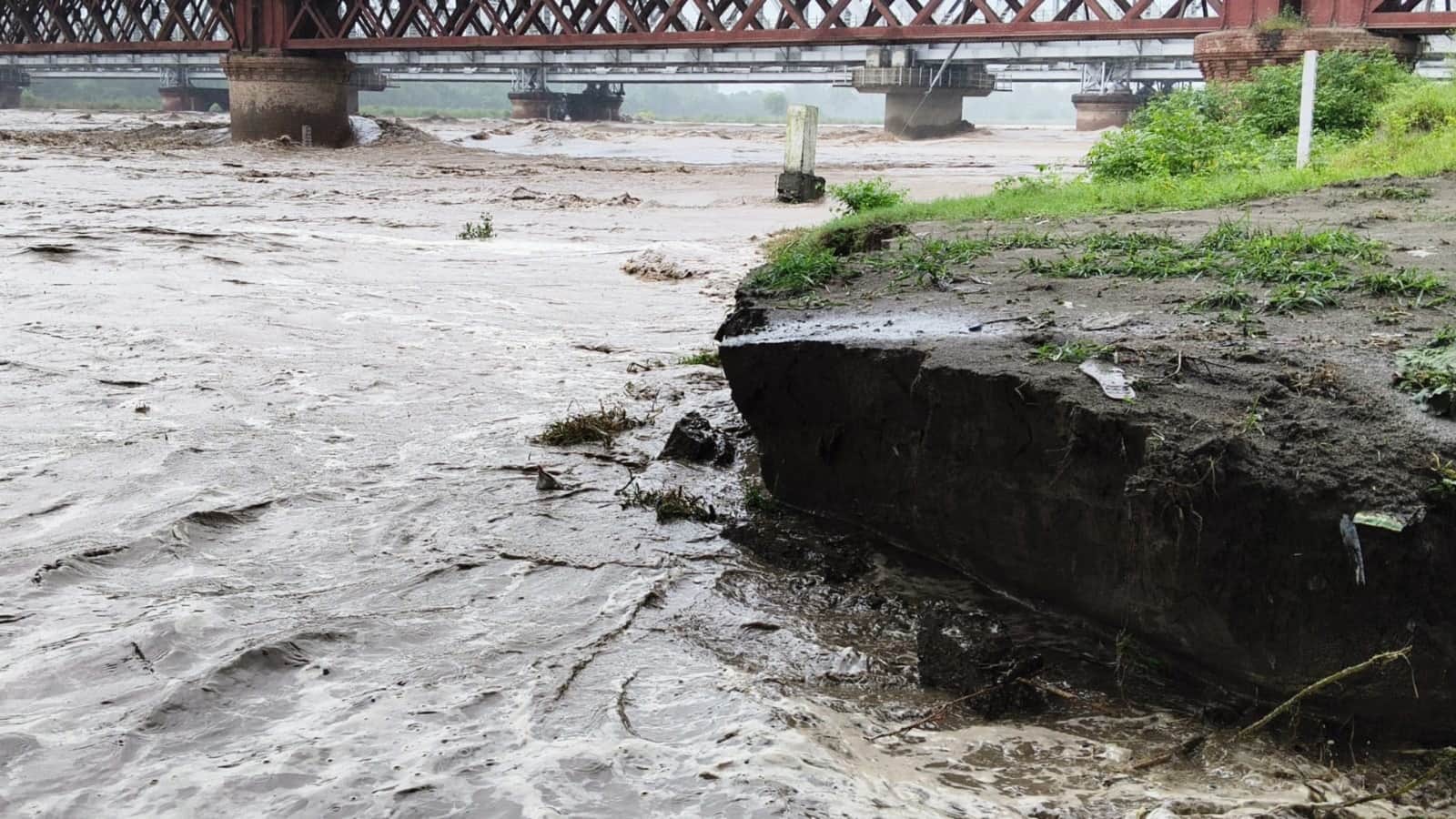 Heavy Rain Havoc in Haryana and Himachal Landslide on Shimla-Kalka Track