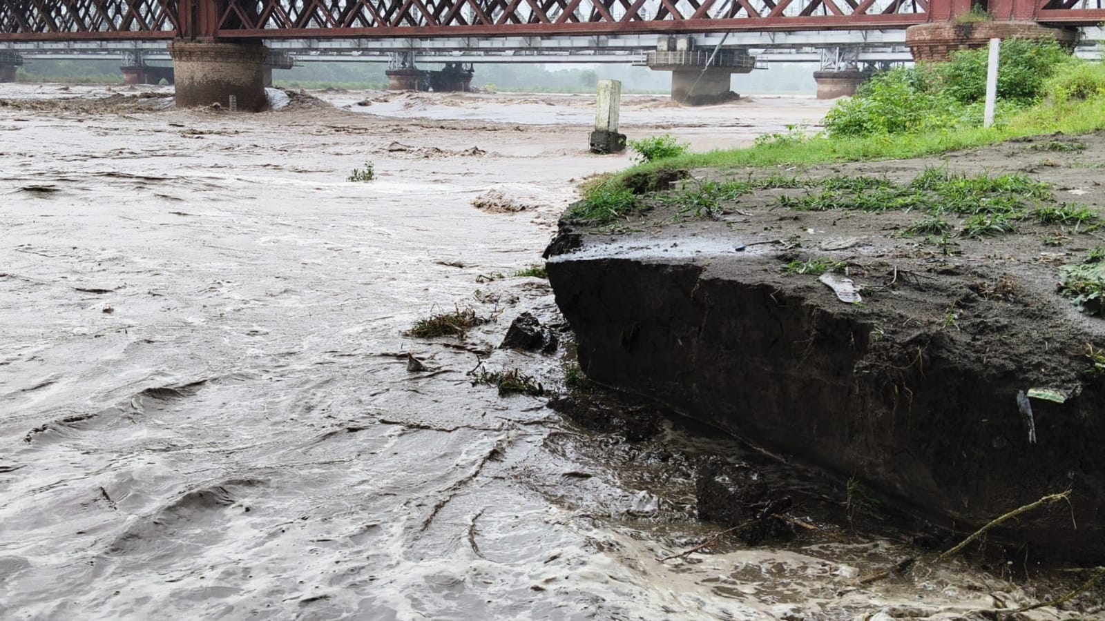 Heavy Rain Havoc in Haryana and Himachal Landslide on Shimla-Kalka Track