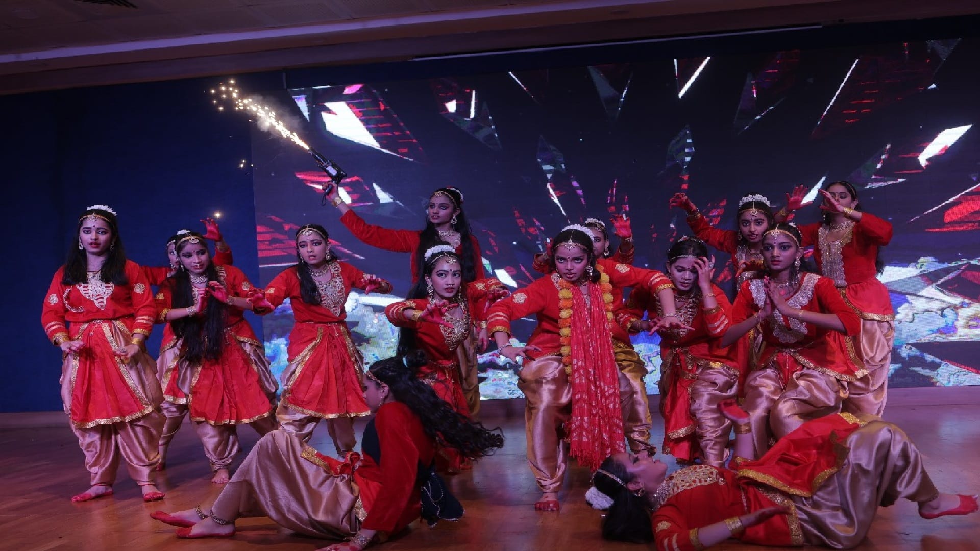 Cosmo Shine 2025: biggest youth festival in Raipur;Two thousand students from 80 schools participated, PHOTOS